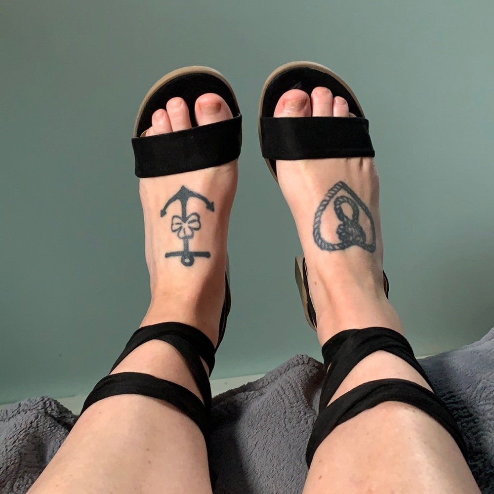Black sandals with ankle ties size 7